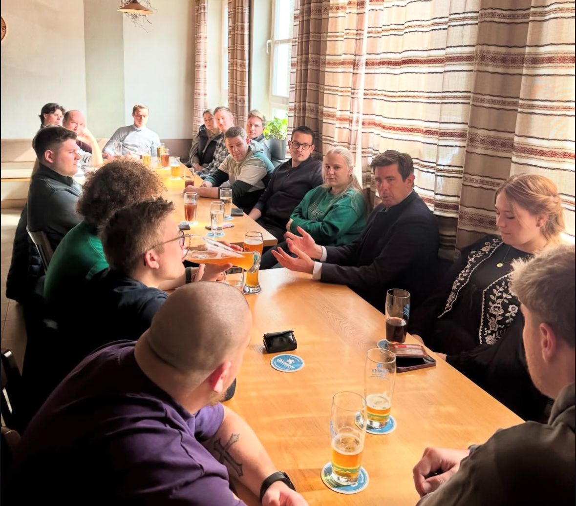 Gruppenfoto Fruehshoppen mit Patrick Grossmann